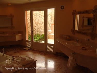2010 Cuba, Holguin, Hotel Rio de Oro, Royal, DSC00599_b_B740